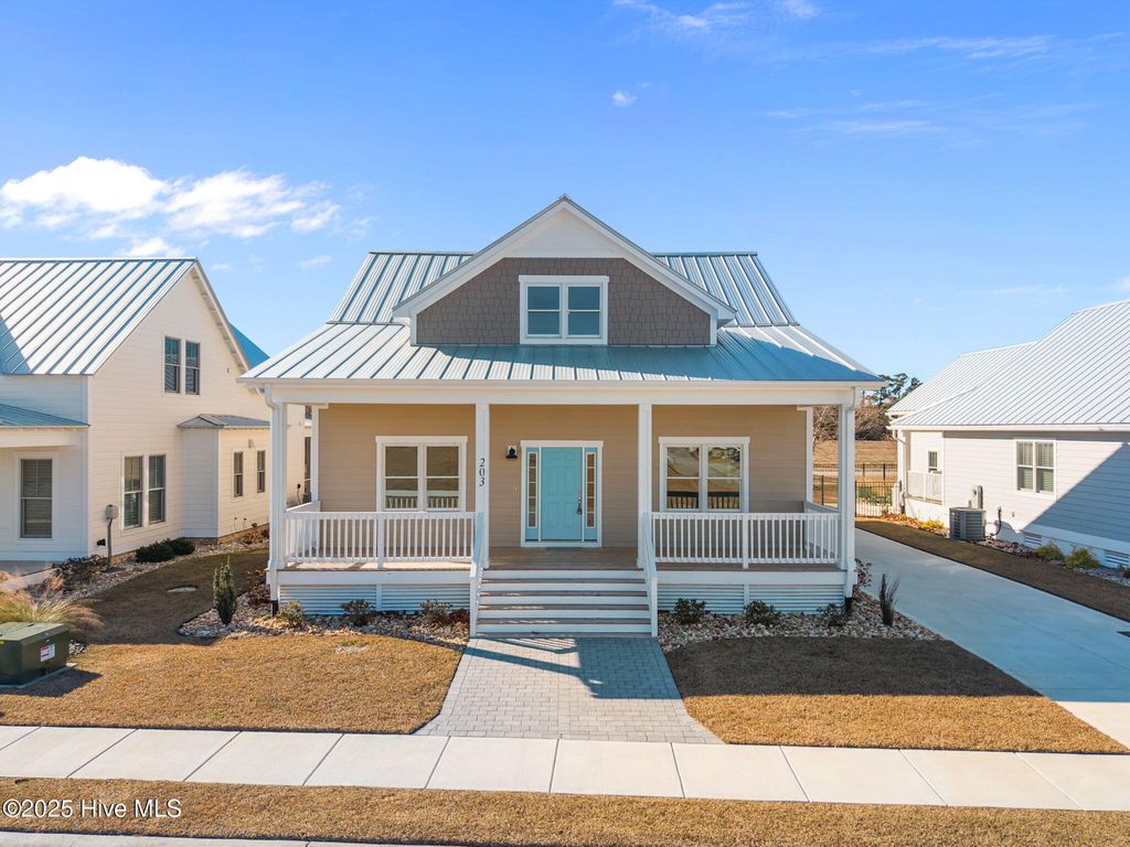 203 Villagers Way, Swansboro, NC 28584