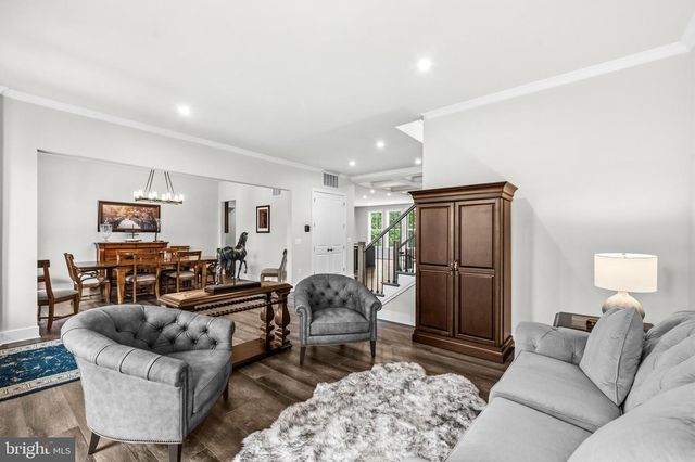 26829 BEECH BEND DR, Centreville, VA 20120