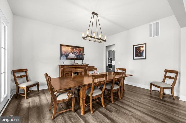 26829 BEECH BEND DR, Centreville, VA 20120