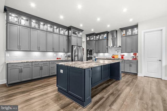 26829 BEECH BEND DR, Centreville, VA 20120