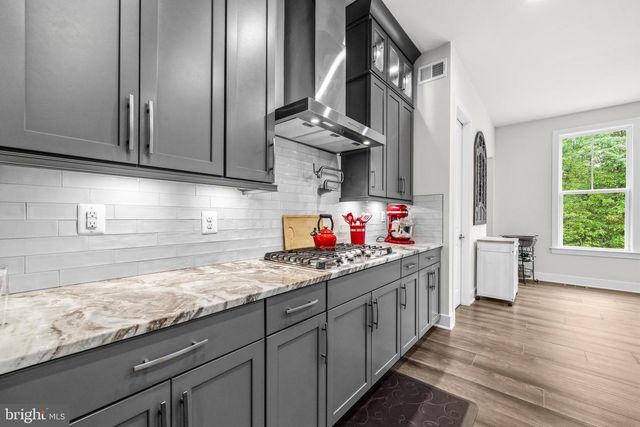 26829 BEECH BEND DR, Centreville, VA 20120