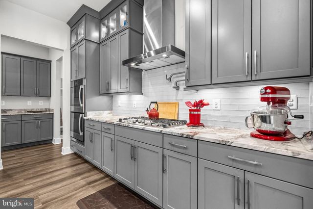 26829 BEECH BEND DR, Centreville, VA 20120