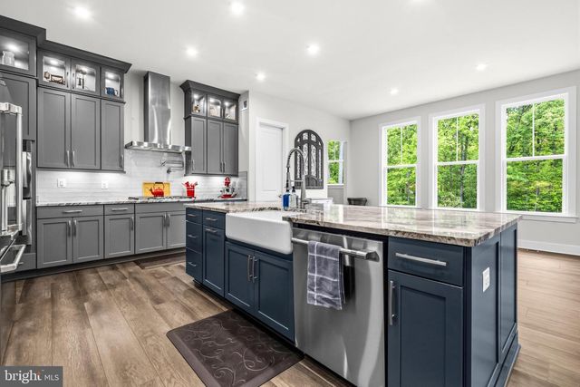 26829 BEECH BEND DR, Centreville, VA 20120