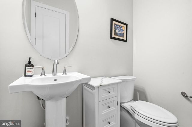 26829 BEECH BEND DR, Centreville, VA 20120