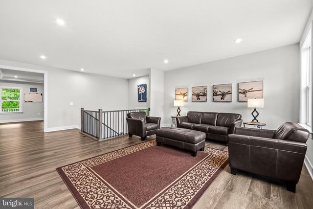 26829 BEECH BEND DR, Centreville, VA 20120