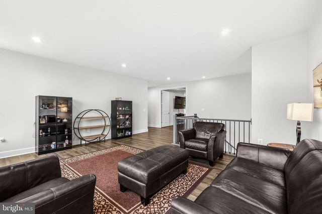 26829 BEECH BEND DR, Centreville, VA 20120