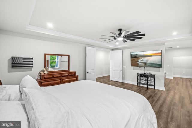 26829 BEECH BEND DR, Centreville, VA 20120