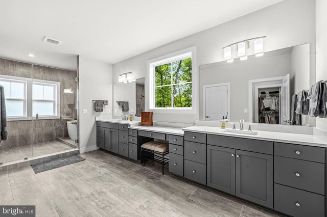 26829 BEECH BEND DR, Centreville, VA 20120