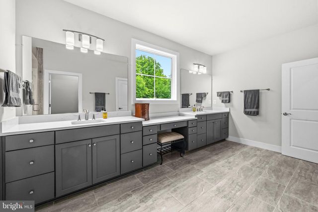 26829 BEECH BEND DR, Centreville, VA 20120