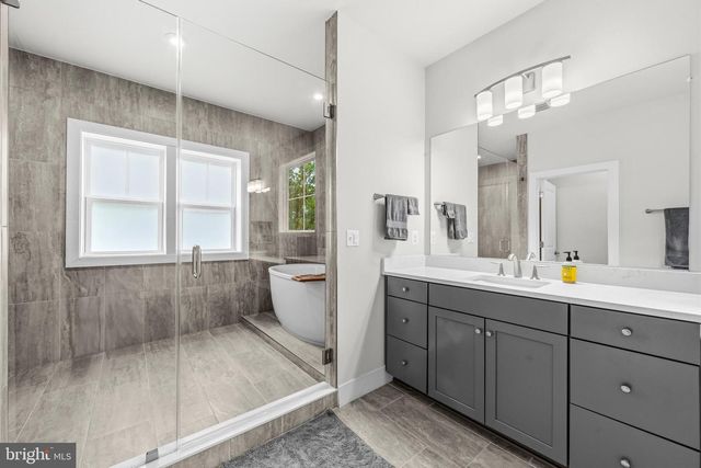 26829 BEECH BEND DR, Centreville, VA 20120