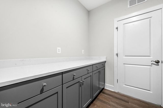 26829 BEECH BEND DR, Centreville, VA 20120