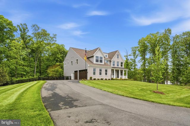 26829 BEECH BEND DR, Centreville, VA 20120