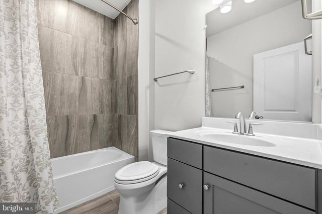 26829 BEECH BEND DR, Centreville, VA 20120
