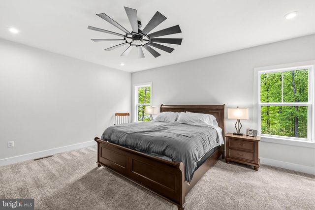 26829 BEECH BEND DR, Centreville, VA 20120