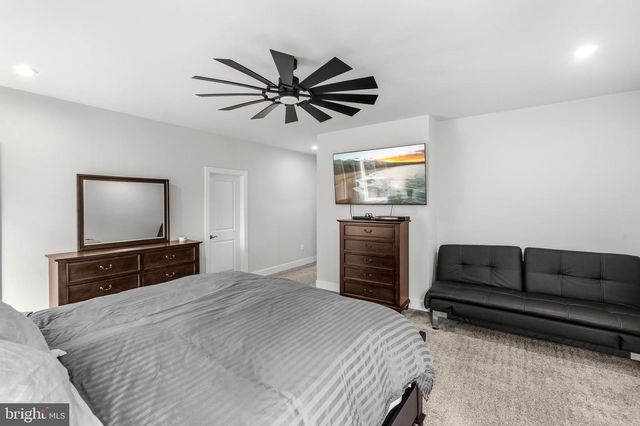 26829 BEECH BEND DR, Centreville, VA 20120