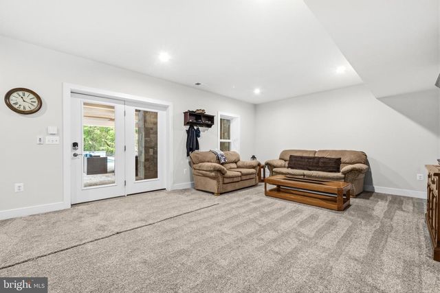 26829 BEECH BEND DR, Centreville, VA 20120