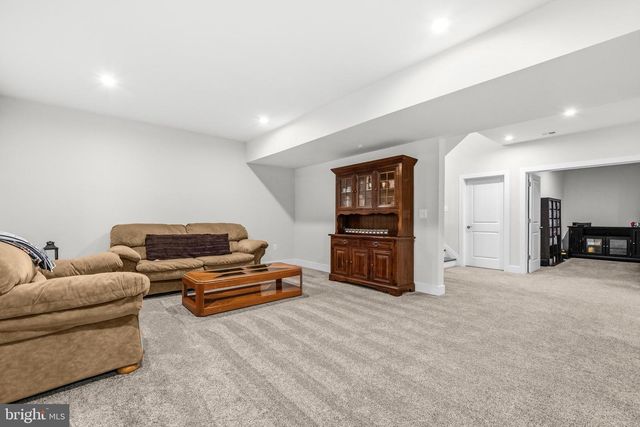 26829 BEECH BEND DR, Centreville, VA 20120
