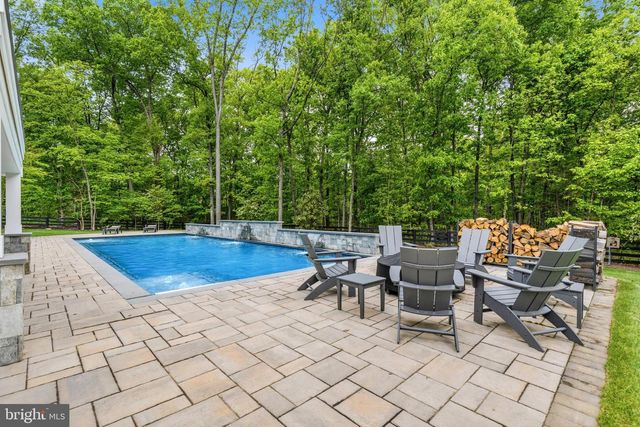 26829 BEECH BEND DR, Centreville, VA 20120