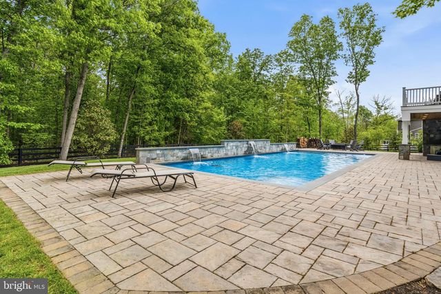 26829 BEECH BEND DR, Centreville, VA 20120