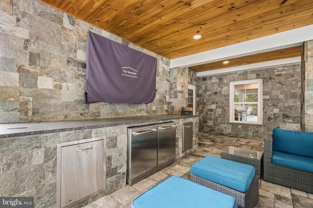 26829 BEECH BEND DR, Centreville, VA 20120