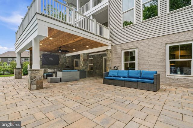 26829 BEECH BEND DR, Centreville, VA 20120