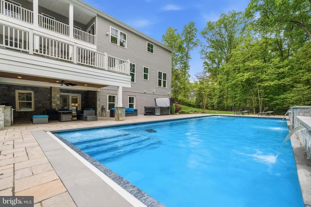 26829 BEECH BEND DR, Centreville, VA 20120