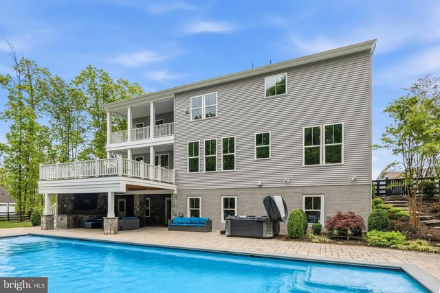 26829 BEECH BEND DR, Centreville, VA 20120