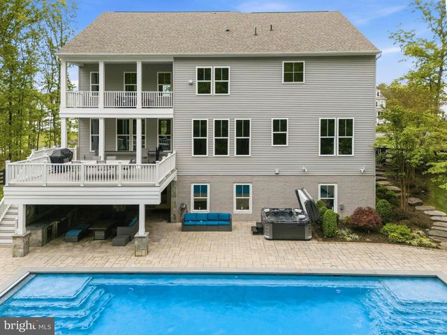 26829 BEECH BEND DR, Centreville, VA 20120