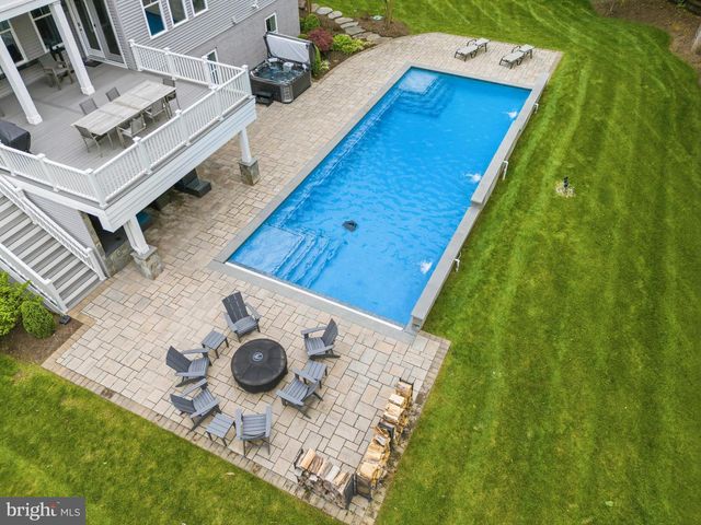 26829 BEECH BEND DR, Centreville, VA 20120