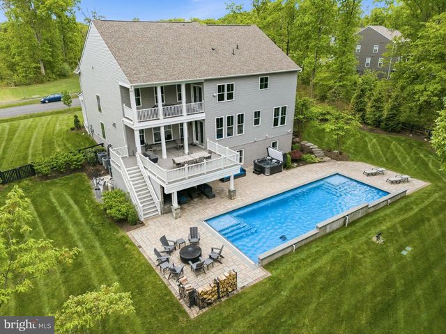 26829 BEECH BEND DR, Centreville, VA 20120