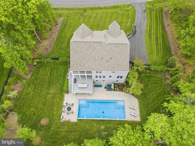26829 BEECH BEND DR, Centreville, VA 20120