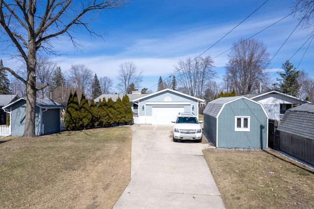 296 Island Drive, Beaverton, MI 48612