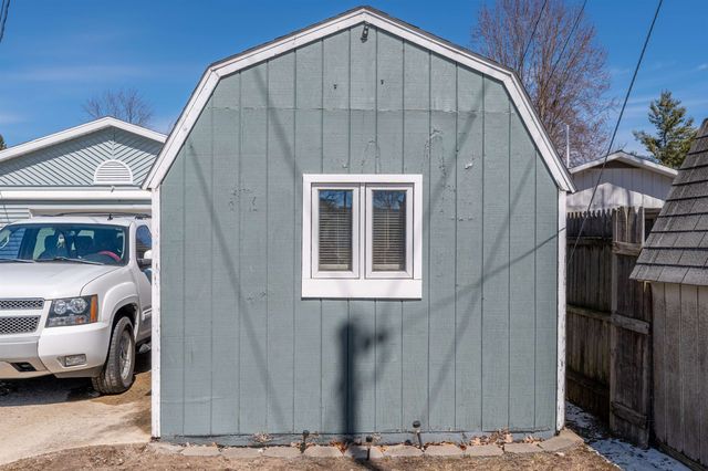 296 Island Drive, Beaverton, MI 48612