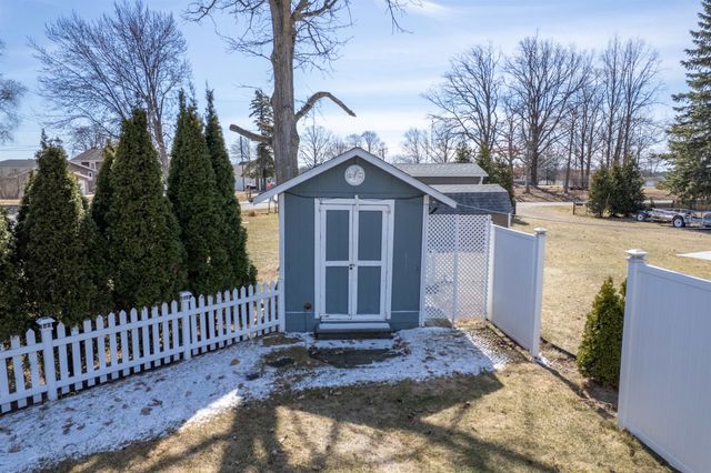 296 Island Drive, Beaverton, MI 48612