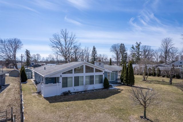 296 Island Drive, Beaverton, MI 48612