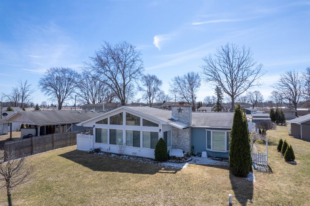 296 Island Drive, Beaverton, MI 48612