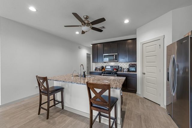 826 Green Clover Lane, Rosharon, TX 77583