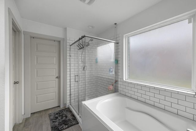 826 Green Clover Lane, Rosharon, TX 77583