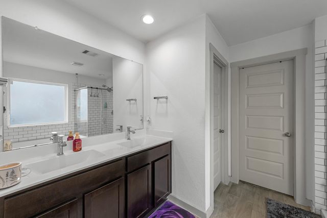 826 Green Clover Lane, Rosharon, TX 77583