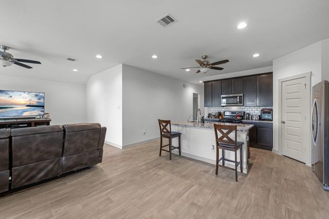 826 Green Clover Lane, Rosharon, TX 77583