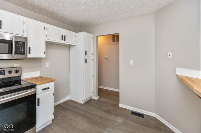 9526 Bay Vista E Drive, Indianapolis, IN 46250
