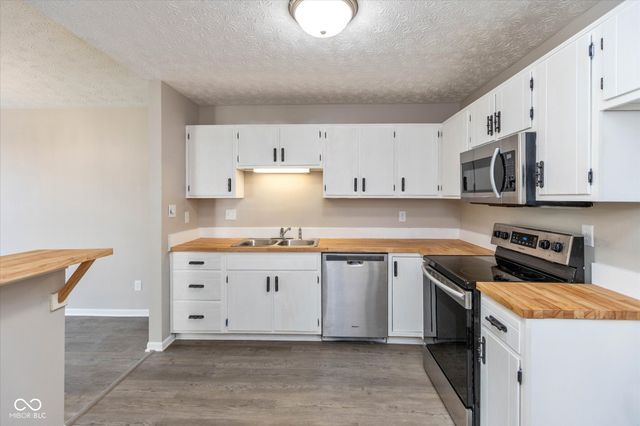9526 Bay Vista E Drive, Indianapolis, IN 46250