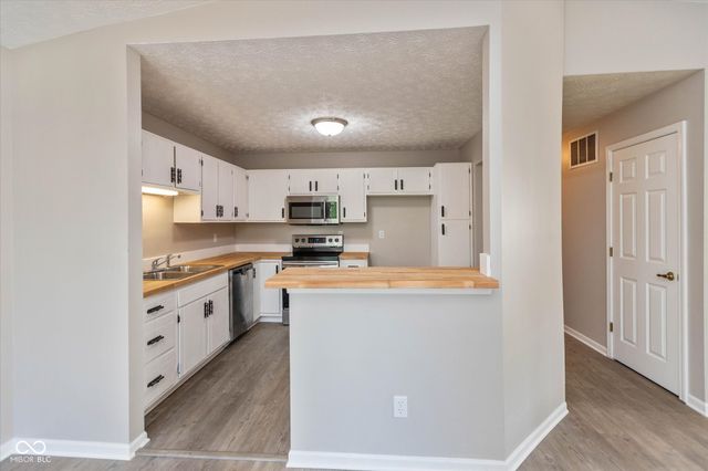 9526 Bay Vista E Drive, Indianapolis, IN 46250