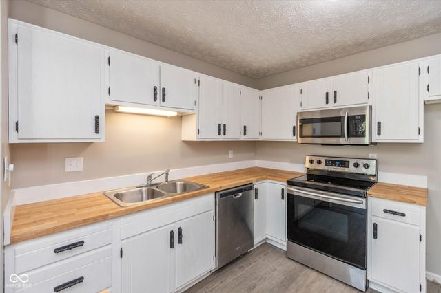 9526 Bay Vista E Drive, Indianapolis, IN 46250