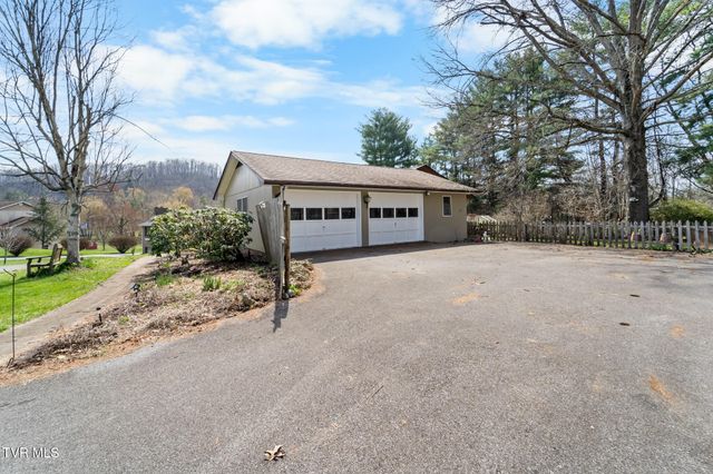 823 Birdie Drive, Abingdon, VA 24211
