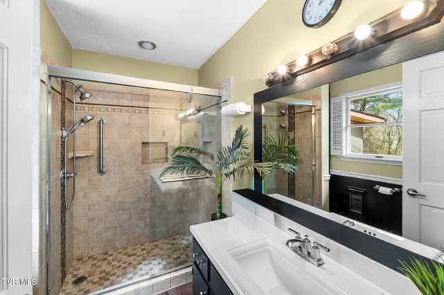 823 Birdie Drive, Abingdon, VA 24211