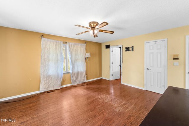 823 Birdie Drive, Abingdon, VA 24211