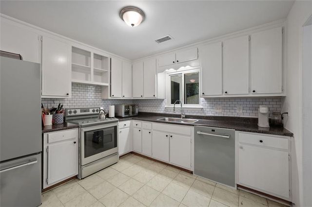 2896 LAKEMONT SW Drive, Marietta, GA 30060