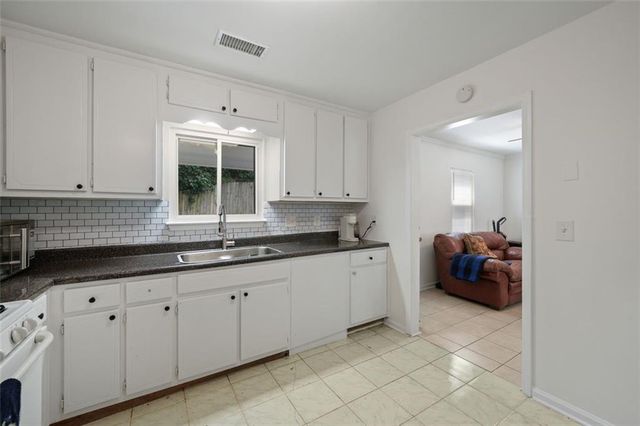 2896 LAKEMONT SW Drive, Marietta, GA 30060