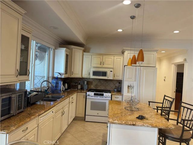 5092 Chimineas, Tarzana, CA 91356